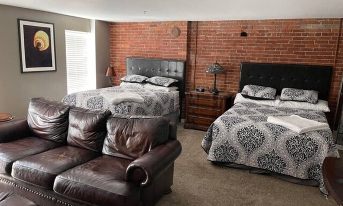 Corning Apartment | Double Queen Guestroom