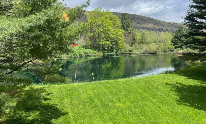 Wellsboro Hotel | Double Queen Motel Suite w/Mountain Views