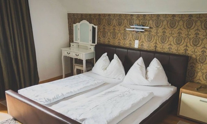 Seewalchen am Attersee House | Double room lake view WITH balcony - Hotel Litzlberger Keller