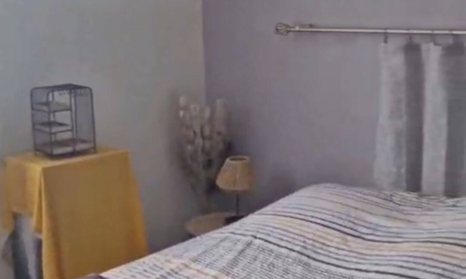 Saint-Andre-de-Cubzac Bed & Breakfast | Double room with bathroom and toilet attenante.Pt Breakfast available.