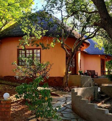 Hartbeespoort Apartment | Double Rondavel with Dam views