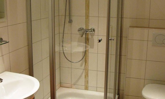 Leinsweiler Bed & Breakfast | Double Room 2 - Gästehaus Erlenwein