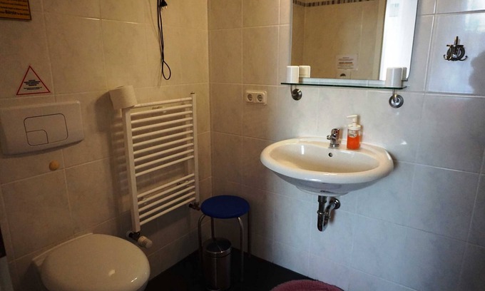 Erfurt Apartment | Double Room 2 - Privatzimmer Am Ginkgobaum