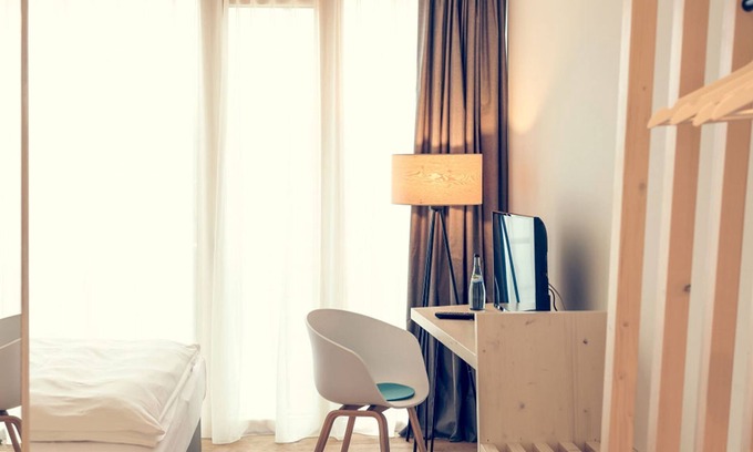 Ehrenstein Apartment | Double room air-conditioned with shower/WC