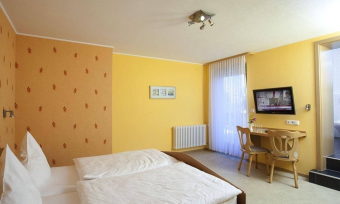 Winterspelt House | Double room as single room shower/WC with balcony - Hotel-Restaurant Haus Hubertus