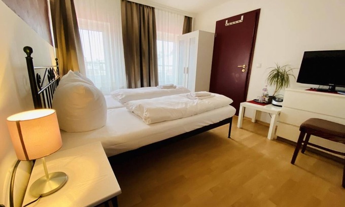Warnemuende Apartment | Double room bar, directly on the Alter Strom