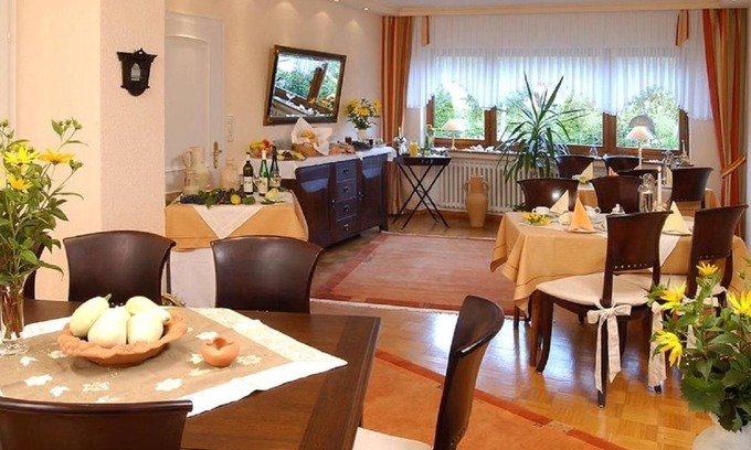 Leiwen Bed & Breakfast | Double room bath/WC, room 5 - Ferienweingut Jostock-Hermes