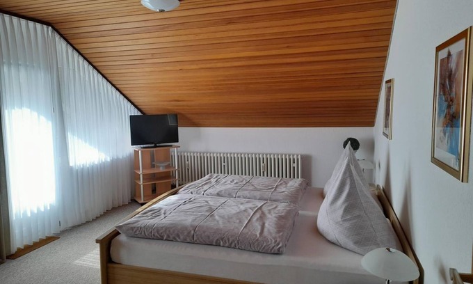 Bad Driburg Apartment | Double room, bathroom, WC, balcony - vacation apartment and guest room Iburgblick