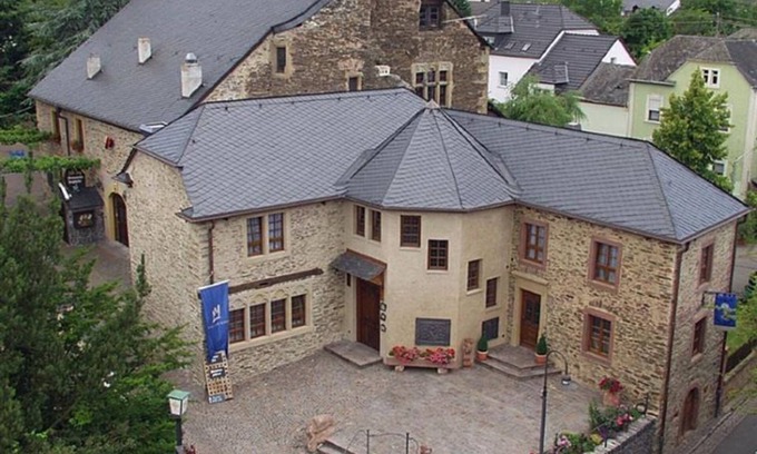Longuich Bed & Breakfast | Double room Burggarten - Alte Burg Longuich - Guest house