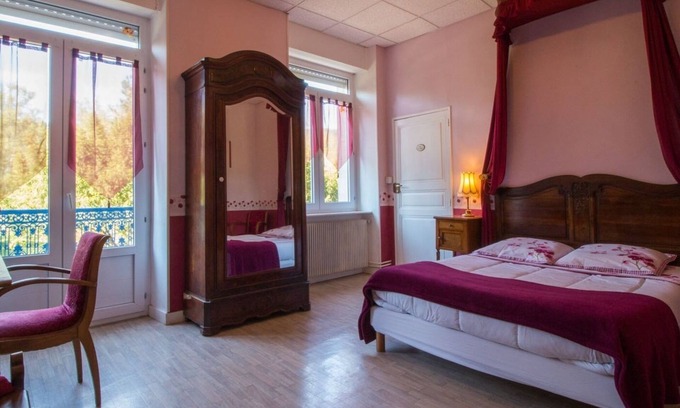 Saint-Affrique House | Double room-Comfort-Ensuite with Shower-2