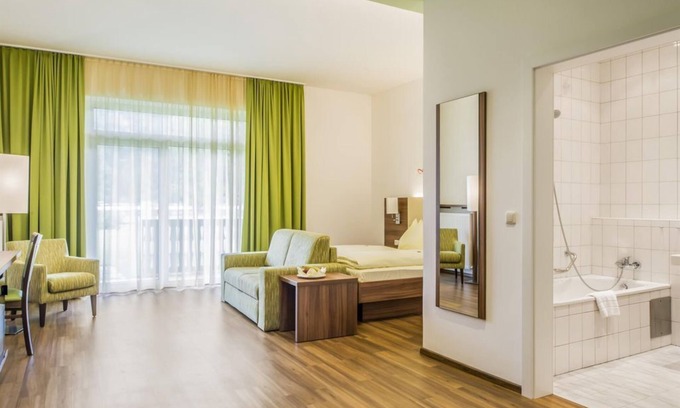Schlogen House | Double room Danube Garden (1 adult + 1 child) bath, WC - Riverresort Donauschlinge