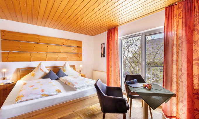 Salem Apartment | Double room Falke with shower and WC