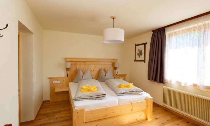 Zandlach Bed & Breakfast | Double room "Goldeck view" - Landhaus Königsreiner