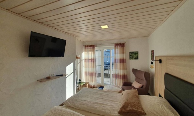 Alken Apartment | Double room "Hunnenstein" with balcony - accommodation in the Brandgasse