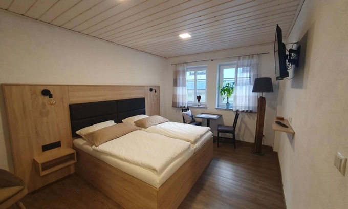 Alken Apartment | Double room Lay - barrier-free access - accommodation in the Brandgasse