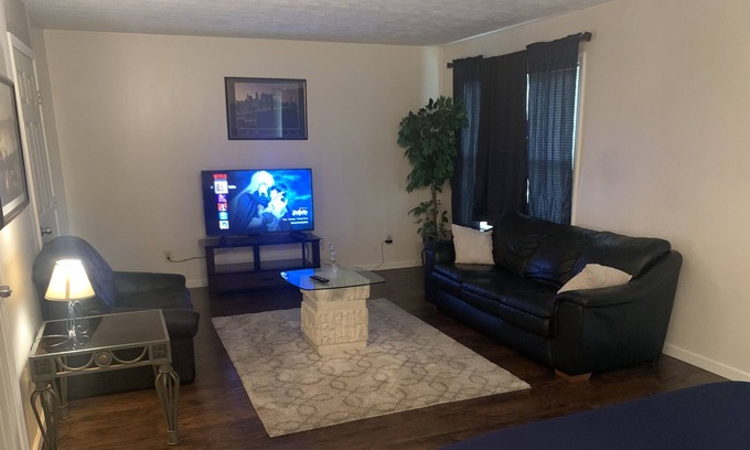 Jonesboro House | Double room like presidential suite.