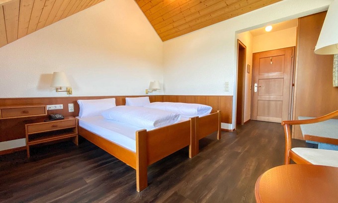 Illmensee House | Double room main building Cat. II - Höchsten Nature Experience Hotel