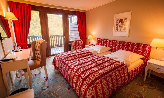 Neckarzimmern House | Double room main building with balcony and forest view - Hotel-Restaurant Burg Hornberg