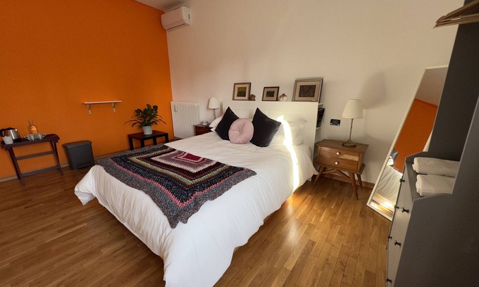 Lugo Apartment | Double room Nespolo's colors