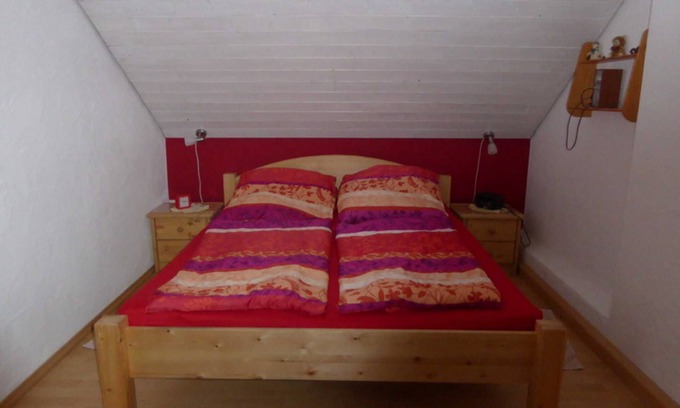 Herbolzheim Apartment | Double room No. 2, 12m², shared bathroom - Bea's guest room