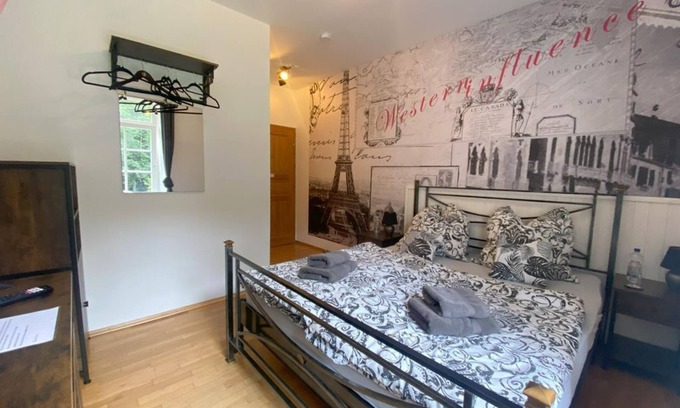 Neuleiningen Bed & Breakfast | Double room Paris with French balcony Bed - Felsenmühle Neuleiningen