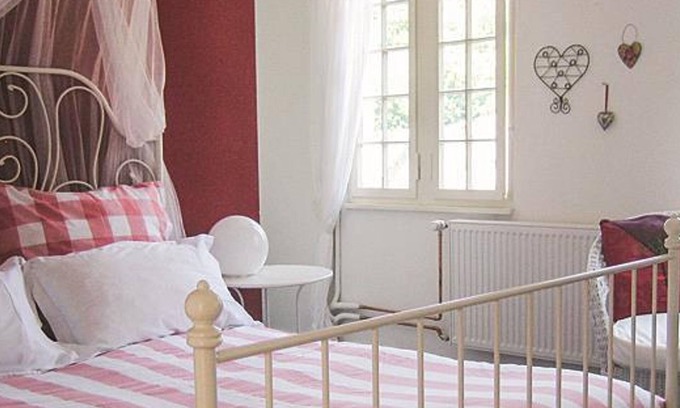 Monschau Cottage | Double room "Paris" with 1,40m wide bed - B & B The little Globetrotter