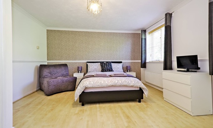 Woolwich Riverside House | Double Room Private Bathroom @ Harlinger Annexe