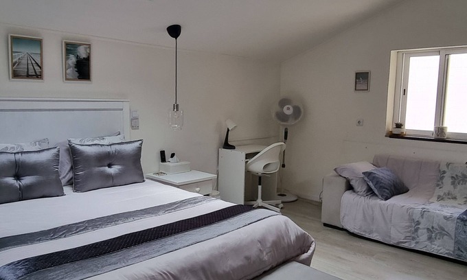 Albergaria-a-Velha House | Double Room with en-suite private bathroom