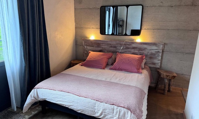Orcines Apartment | Double room-Queen-Ensuite with Shower-Mountain view