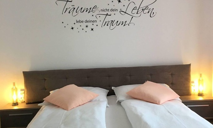 Neusiedl am See Apartment | Double room, shower, WC, balcony - Pension Seeblick Latzko