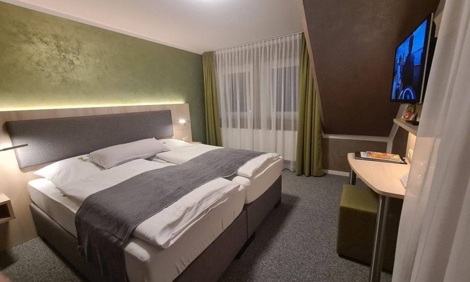 Bischofsgruen Bed & Breakfast | Double room, shower, WC, non-smoking - Verwöhn Pension Wiesengrund