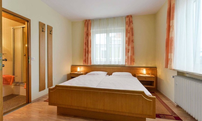 Starnberg House | Double room shower/WC - Gasthof Zur Sonne