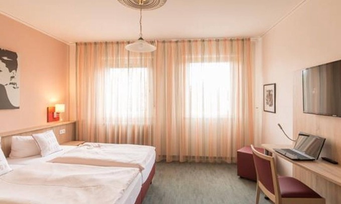Bitburg House | Double Room Shower/WC - Hotel-Restaurant Leander