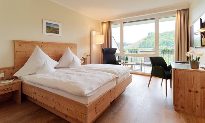 Eitelsbach House | Double Room Shower/WC Herrenberger Double Room - Hotel-Weingut Weis