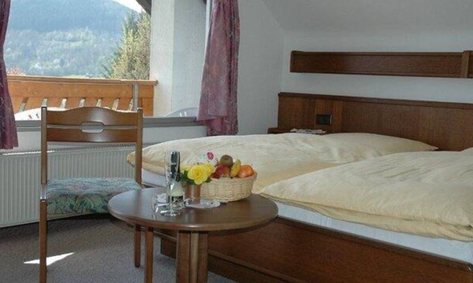 Hasenfeld Bed & Breakfast | Double room south-facing balcony - Haus Diefenbach, Pension Ferienwohnungen