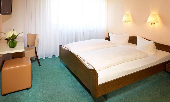 Roemerberg Cottage | Double room Stammhaus - Hotel-Restaurant Pfälzer Hof