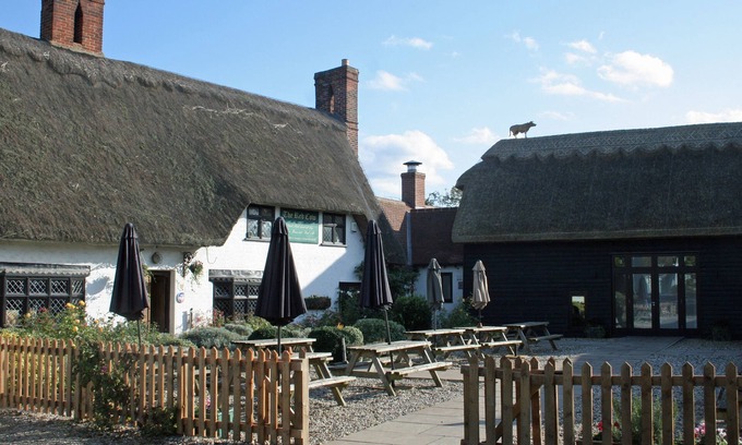 Chrishall House | Double Room @The Red Cow 15 Mins to Cambridge