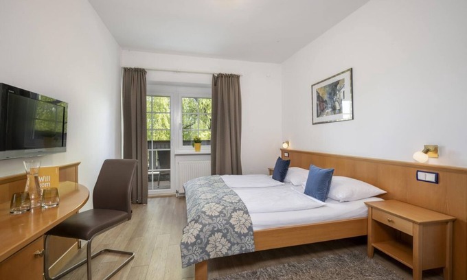 Taxham Bed & Breakfast | Double room with balcony, breakfast - Salzburg Hotel Lilienhof