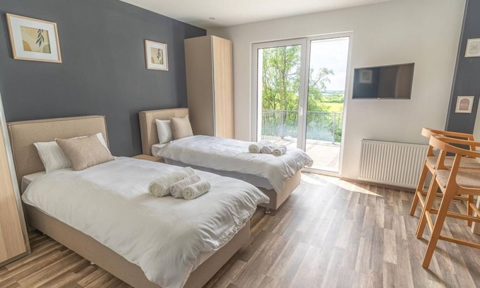 Willroth Apartment | Double room with balcony - Colakation GmbH