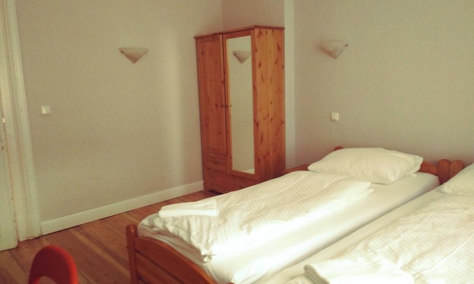 Hamburg City Center Apartment | Double room with bathroom/WC on the floor