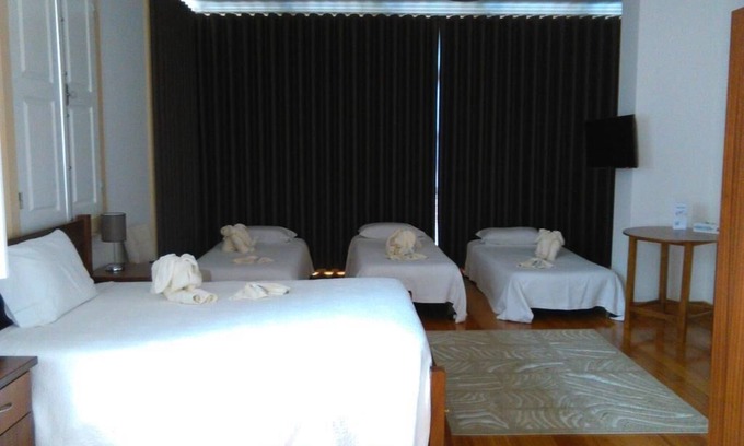 Armamar House | Double Room with Extra Bed