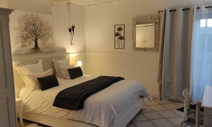 Crest Apartment | Double room with garden terrace