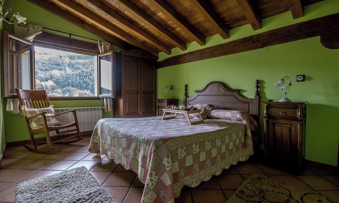 Valle de Carranza Apartment | Double Room with Mountain Views, Shared Garden and Wi-Fi