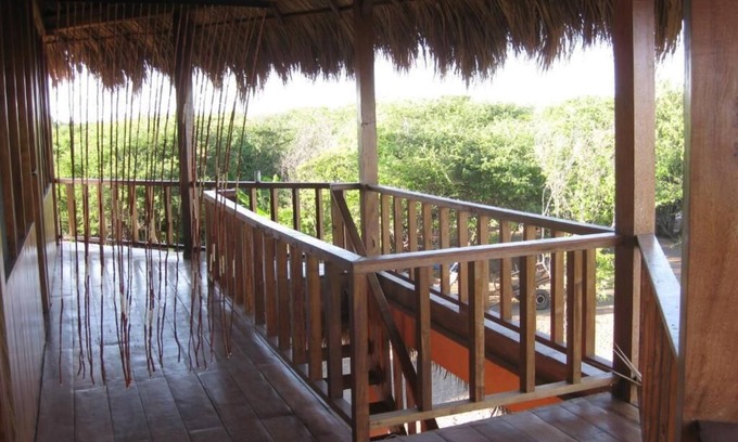 Poneloya Apartment | Double Room with Private Bathroom and Mountain View