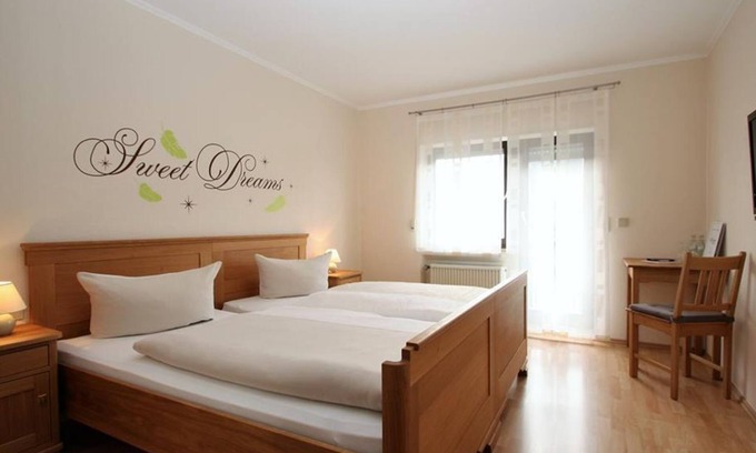 Plutscheid Bed & Breakfast | Double room with shower/WC and balcony - Gasthaus-Pension-Rest. Bucket