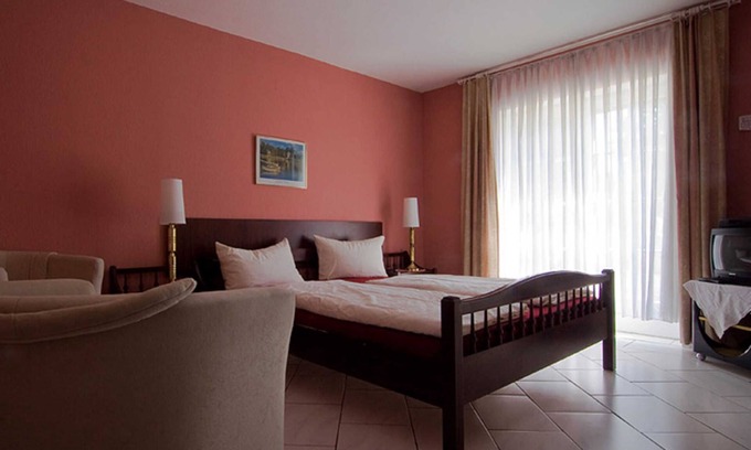 Kippenheim Apartment | Double room with shower and toilet - Bed & Breakfast in Kippenheim R. Müller