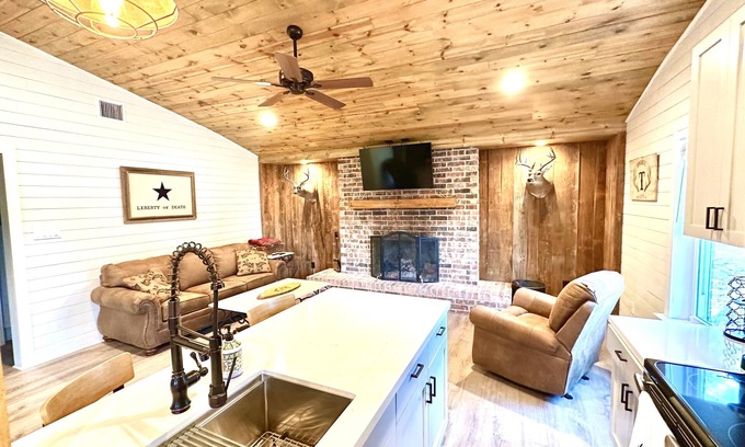 Telegraph Other | Double T Ranch House