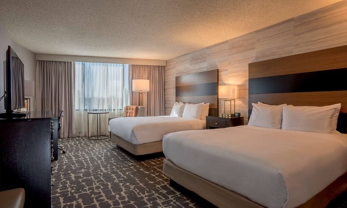 Aurora Hotel | DoubleTree by Hilton Denver - Aurora