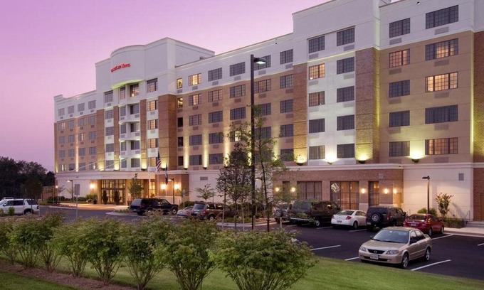 Dulles Town Center Hotel | DoubleTree by Hilton Dulles Airport-Sterling