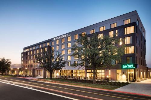 Greeley Hotel | Doubletree By Hilton Greeley At Lincoln Park